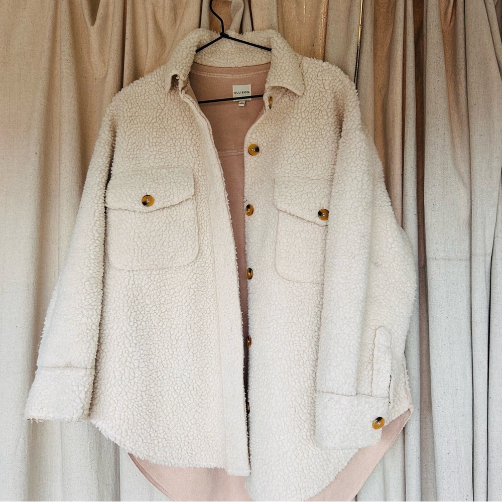 Women's Cream Sherpa Shaket